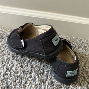 Toms Black Moccasins Comfortable Slip-On Shoes